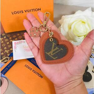 HEART CHARM BROWN